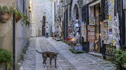Eine Gasse in der Altstadt des sizilianischen Erice.